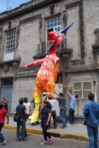 Setting up a large Judas figure during the annual Festival de Cartonería in Mexico City. Photo © Alejandro Linares Garcia, 2019