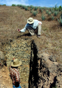 An excavation on Itztlitlan Island reveals two meters of obsidian workshop debris. The lowest layer is 2000 years old. The Mexican state of Jalisco has some of the richest obsidian deposits in the world. © John Pint, 2009