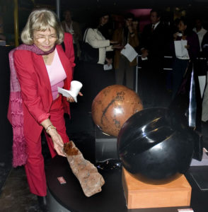 Art historian Acelia Garcia de Weigand examines a raw piece of Indian-Blood obsidian at an art show featuring items produced in the Navajas workshop. Although most obsidian is black, a variety of colors can be found in the vast deposits of Jalisco, Mexico. © John Pint, 2009