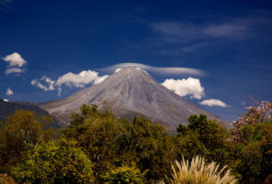 Beautiful yet deadly: The Fire Volcano threatens the City of Colima (Population 130,000) with a Mount-Saint-Helen's-type explosion. © John Pint, 2012