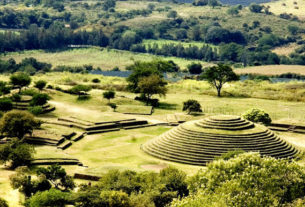 The monumental architecture seen at Mexico's Guachimontones archeological site is based on concentric circles, a style no other civilization on earth has ever adopted. © John Pint, 2009