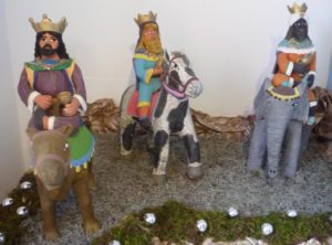 Escena de Reyes Magos, clay and polychrome figures by Luis Valencia Mendosa, San Antonino Velasco, Oaxaca, 1995 © Anthony Wright, 2012
