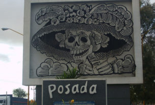 A large replica of Posada's most acclaimed Catrina representation stands at the main entrance to the city of Aguascalientes. She smiles a welcome to residents and visitors alike. © Diodora Bucur, 2009