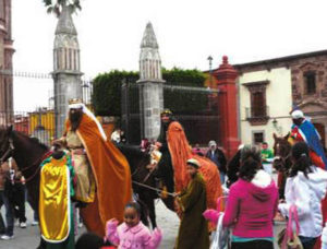 Los Tres Reyes, the Three Kings, arrive on horseback at the nativity scene in the plaza bringing gifts to the infant Jesus © Sylvia Brenner, 2010, 2012