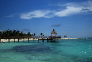 The crystalline Caribbean. © Elisa Velazquez 2008.