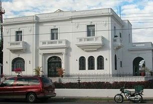 The side streets off Paseo de Montejo are also lined with elegant old homes. © John McClelland, 2007