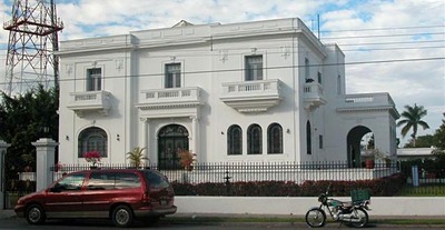 The side streets off Paseo de Montejo are also lined with elegant old homes. © John McClelland, 2007
