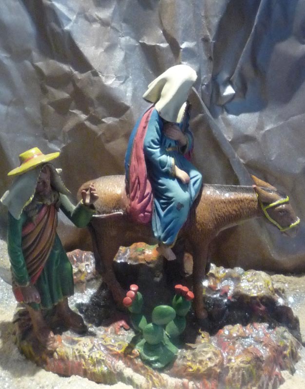 Escena de peregrinos en busca de posada, clay and polychrome figurine, author unknown, Tlaquepaque, Jalisco, 2002 © Anthony Wright, 2012