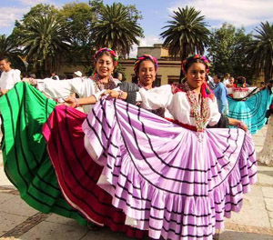 Guelaguetza dancers. © Geri Anderson, 2000