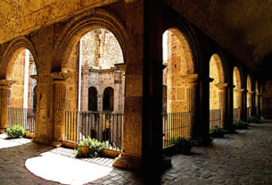 The upper arcade of the convent overlooks the central courtyard and echoes the interior passageways that allow entry into the private quarters. The Ex-Convento de San Pablo Apostol in Yuriria, Michoacan dates from the 16th century. This original photograph forms part of the Olden Mexico collection. © Darian Day and Michael Fitzpatrick, 2010