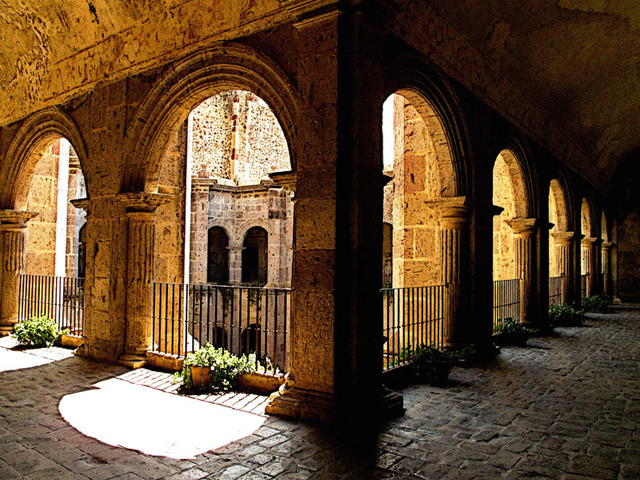 The upper arcade of the convent overlooks the central courtyard and echoes the interior passageways that allow entry into the private quarters. The Ex-Convento de San Pablo Apostol in Yuriria, Michoacan dates from the 16th century. This original photograph forms part of the Olden Mexico collection. © Darian Day and Michael Fitzpatrick, 2010