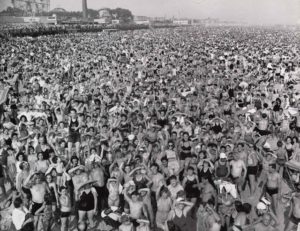 Compare the scluded beaches of the Mexican Pacific with this view of Coney Island, New York, in the 1960s © David Kimball, 2013