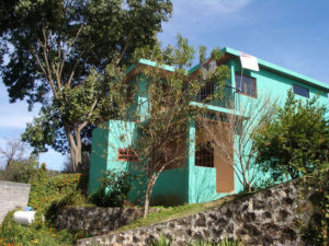 This guest house is part of a two-home property on Michoacan's Lake Zirahuen offered for sale for $ 167,000 USD. © Linda Breen Pierce, 2009