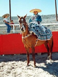 Annetee Castro at Lienzo Charro "El Pedegral", El Paso, Texas. Photography by Gilbert W. Kelner. © 2000