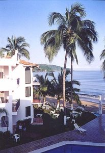 Deluxe housekeeping units overlook the beach and Jaltemba Bay © Gwen Burton, 2001