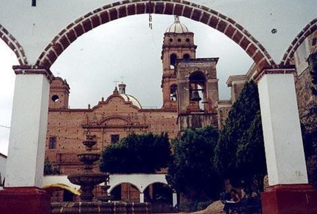 Central plaza in the mountain town of Tapalpa. Photography by Bill Arbon. © 2001