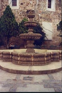 Rest by the fountain in the plaza. Photography by Bill Arbon. © 2001