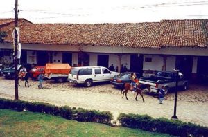 Rent a horse in the center of Taplapa. Photography by Bill Arbon. © 2001