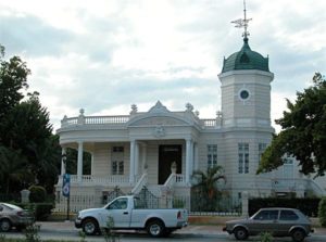 This beautiful old mansion on Merida's Paseo de Montejo is used occasionally as an art gallery. © John McClelland, 2007