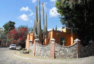 A modern Mexican village home in Ajijic on the North Shore of Lake Chapala © Sergio Wheeler, 2011