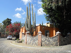 A modern Mexican village home in Ajijic on the North Shore of Lake Chapala © Sergio Wheeler, 2011