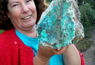 The wife of the owner of the Langarica Copper mine, located near the village of Amparo, demonstrates that the area is still rich in minerals © John Pint, 2012