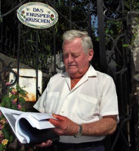 German-Mexican mining geologist Justus Mohl at his home with a copy of Salvador Landeros' 217-page collection of memoirs, photos and maps related to the Amparo mine © John Pint, 2012