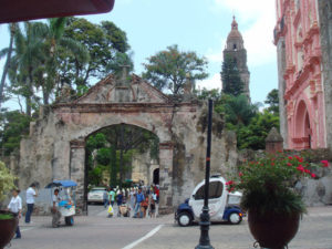 Crowds flock to Cuernavaca's Cathedral at lunch time. © Anthony Wright, 2009