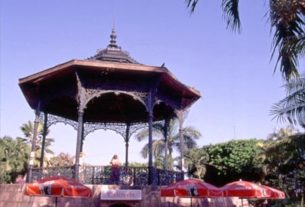 The café beneath the bandstand in Mazatlán's main plaza is an ideal spot to take a break from the tropical heat.