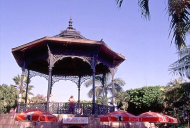 The café beneath the bandstand in Mazatlán's main plaza is an ideal spot to take a break from the tropical heat.