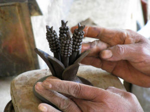 Floral buds cluster on espigas, a word describing a stalk of flowers or head of wheat. These are destined for José María Alejos Madrigal's clay pots.