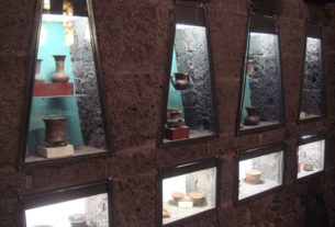 Ancient pottery on tasteful display. © Anthony Wright, 2009