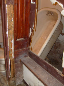 The bathroom in Mi Pullam, an art nouveau townhouse in Chapala, Mexico, needs a lot of work. This is the original bathtub. © Arden Murphy, 2009