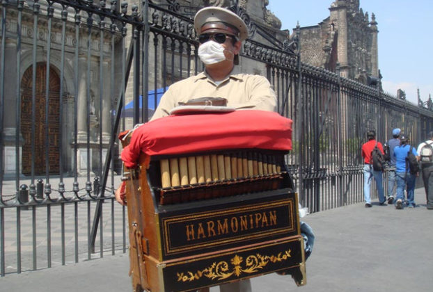 Despite the outbreak of swine flu, life goes on for this organ grinder in Mexico City. © Anthony Wright, 2009