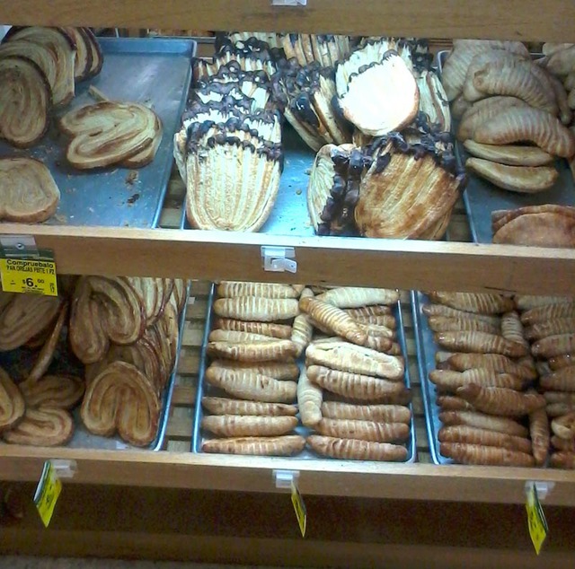 A delicious variety of fresh-baked bread in a Tijuana bakery © Henry Biernacki, 2012