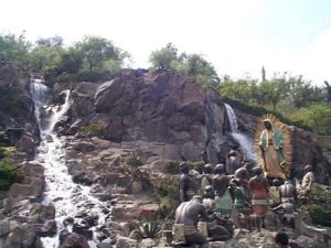 In the Jardin (garden) de Tepeyac to the east of the hill this elaborate sculpture has been commissioned to capture the moment when the Virgin appeared to the Indians.