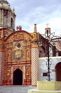 The facade of the small Mission of Concá is a magnificent example of the interwoven stone tapestry created by the Indian artisans.
