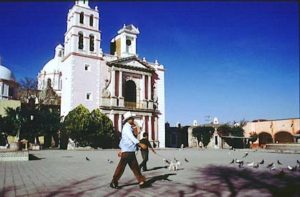 The main plaza and church of Tequisquiapan, a colonial escape-hatch for upper class Mexico City residents. It serves as a weekend retreat from the chaos of the capital.