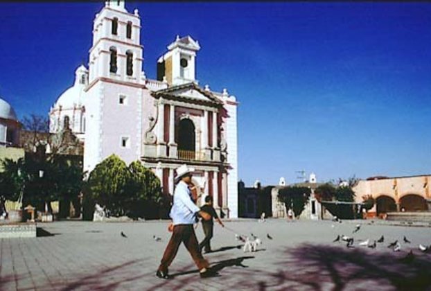 The main plaza and church of Tequisquiapan, a colonial escape-hatch for upper class Mexico City residents. It serves as a weekend retreat from the chaos of the capital.