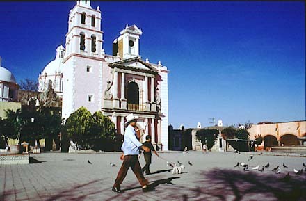 The main plaza and church of Tequisquiapan, a colonial escape-hatch for upper class Mexico City residents. It serves as a weekend retreat from the chaos of the capital.