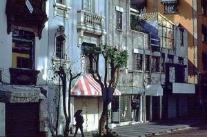 The Zona Rosa, originally an upper-class residential neighbourhood, became famous for its nightclubs, art galleries, and boutiques during the '50's and '60's. Photography by Bill Begalke © 2001