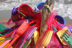 During the Easter holidays, enterpriising merchants offer everything for a family vacation on Mexico's beaches. Bags with little plastic pails, shovels and rakes entice children with their vibrant colors. © Christina Stobbs, 2011