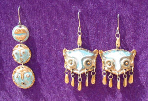 These earrings by Mexican artisan Armando Lozano show pre-Hispanic styling. © Alvin Starkman 2008