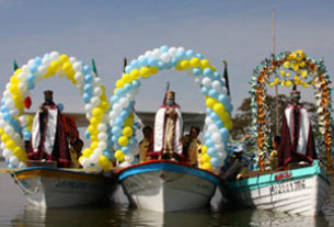 The Three Kings in boats on Lake Cajititlan © Tlajomulco Municipal Government-Ayuntamiento de Tlajomulco, 2011