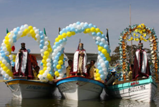 The Three Kings in boats on Lake Cajititlan © Tlajomulco Municipal Government-Ayuntamiento de Tlajomulco, 2011