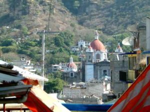 Being unfamiliar with Chalma, I asked the bus driver to let me out at the the Iglesia.