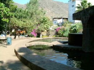 Halfway down the market tunnel to the church is an exit to the right where you find a series of fountains, pools, and aquaducts that provide a little botanical oasis and help to keep children occupied. It is rather a surprise to find this sudden copious supply of (spring) water in an area you had assumed to the semi-arid.