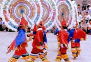 Puebla's Quetzal Dance is one of the one of the most colorful folkloric dances in Mexico. © Tony Burton, 2004