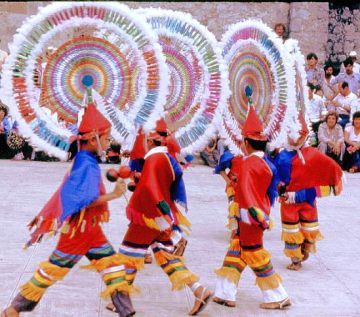 Puebla's Quetzal Dance is one of the one of the most colorful folkloric dances in Mexico. © Tony Burton, 2004