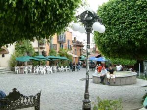 Bands of adjacent restaurant/bars compete with volume at this popular nightspot. Cuernavaca, Morelos © Rick Meyer 2006